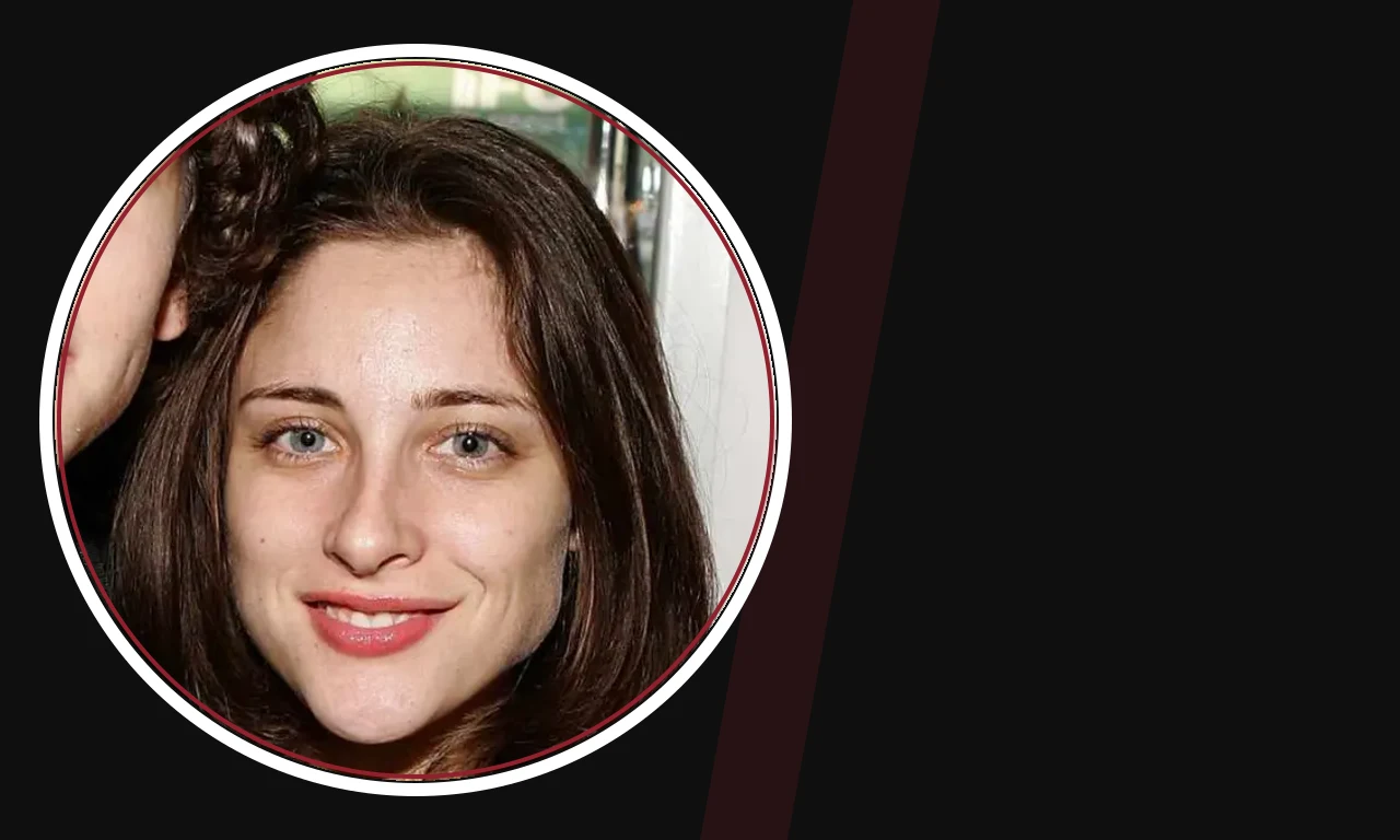 Anna Strout portrait on dark background