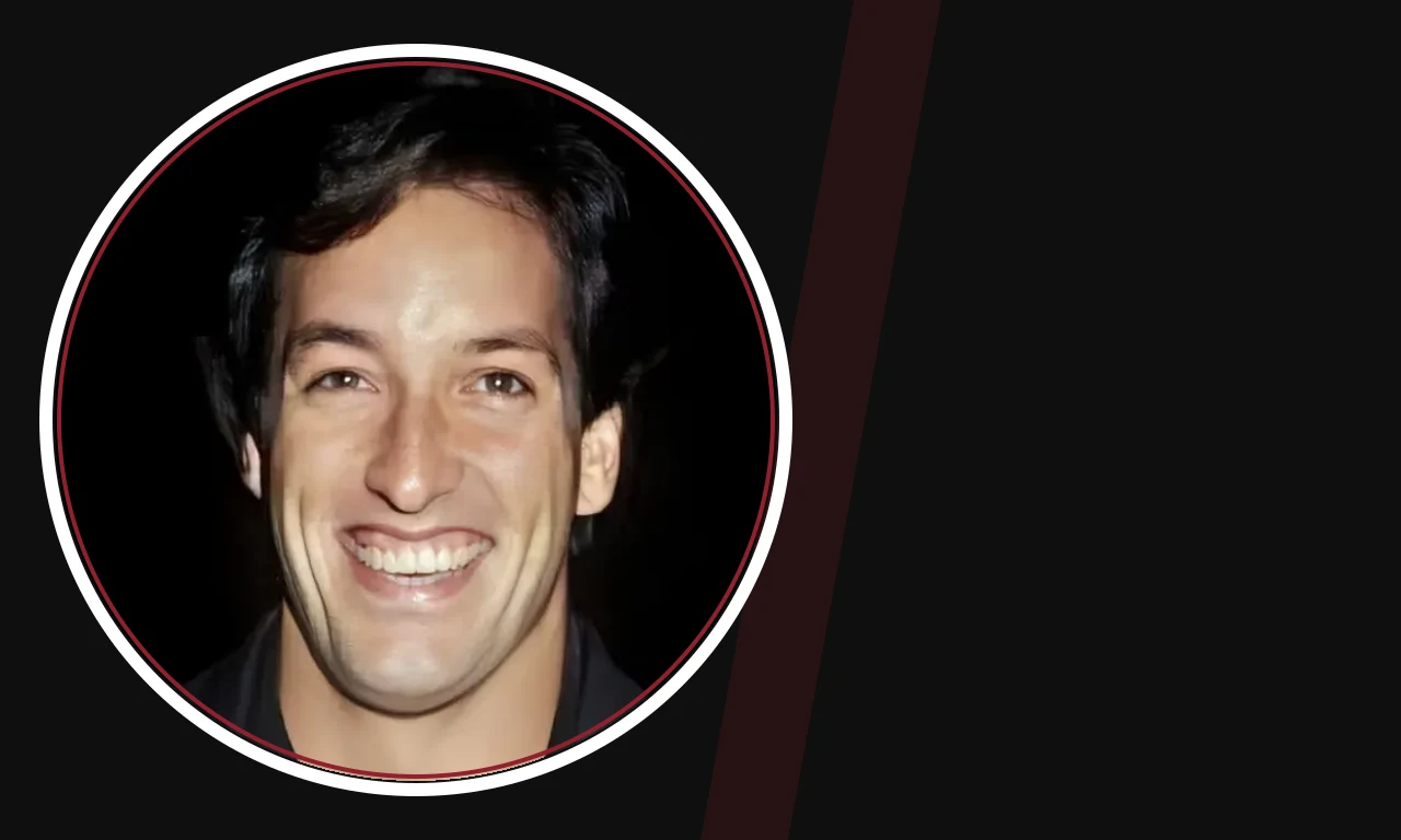 Paul Derobbio portrait on dark background